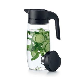Tupperware Clearly Elegant Pitcher